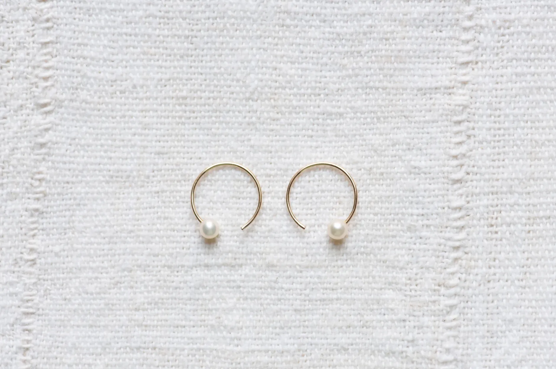 8.6.4 :: Pearl Threader Hoop Earrings EA-P-21