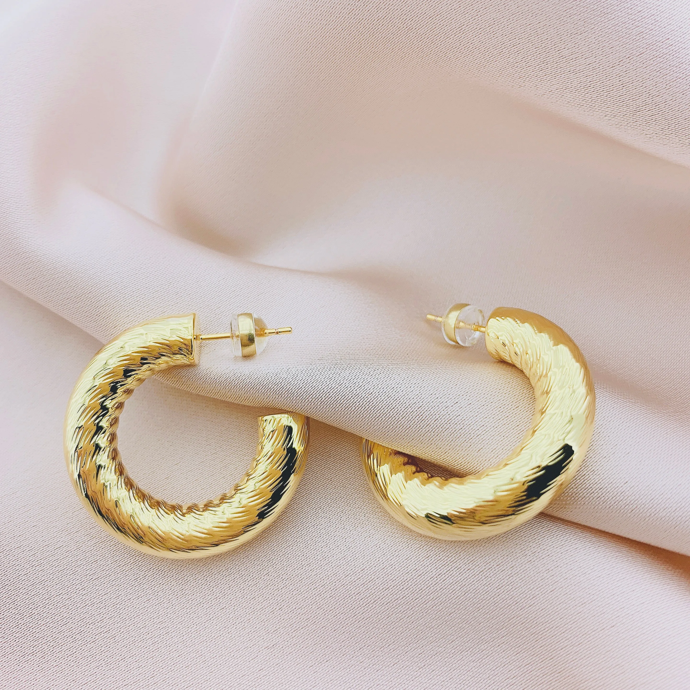 Women's Fashion Hollow Hoop Earring