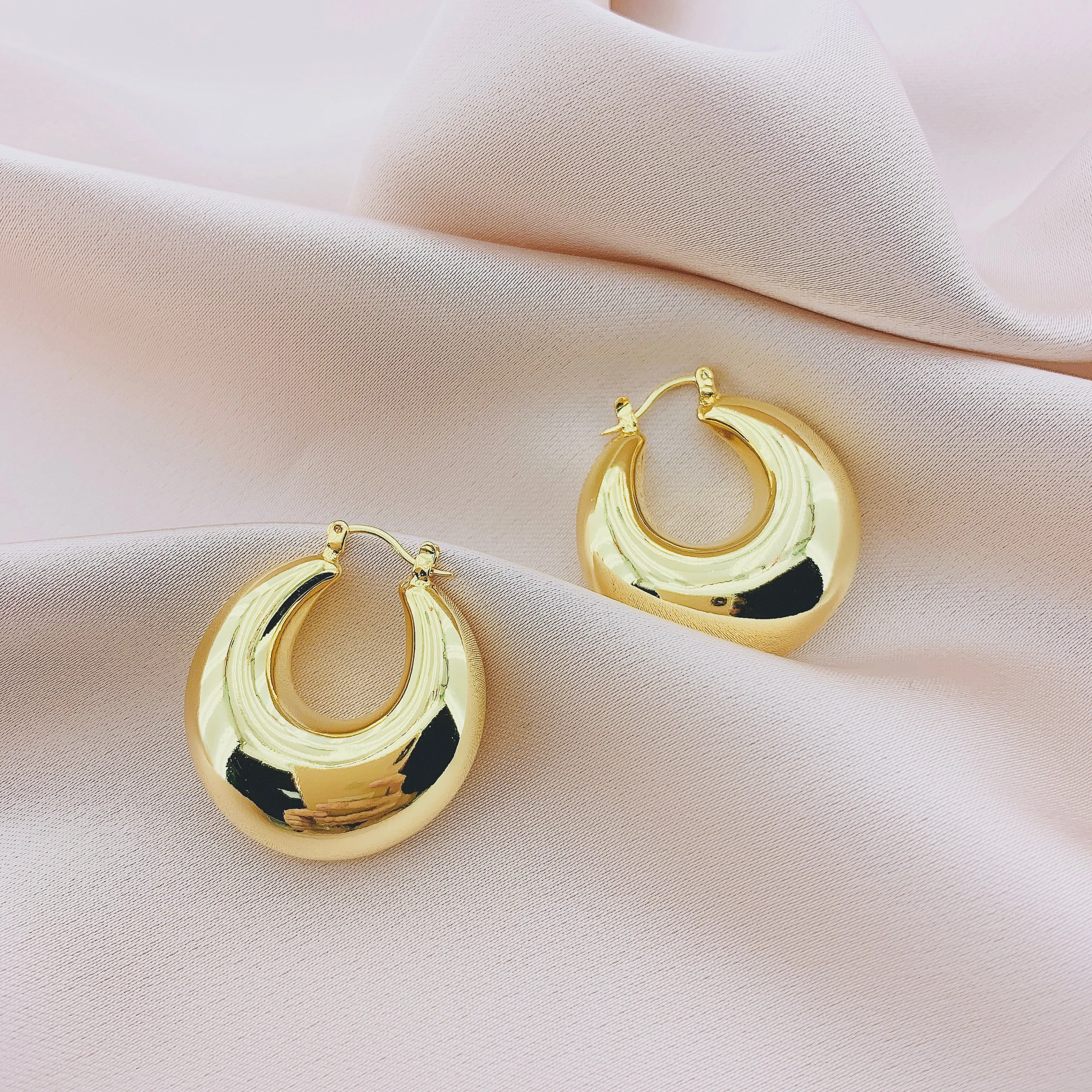 Women's Fashion Hollow Hoop Earring