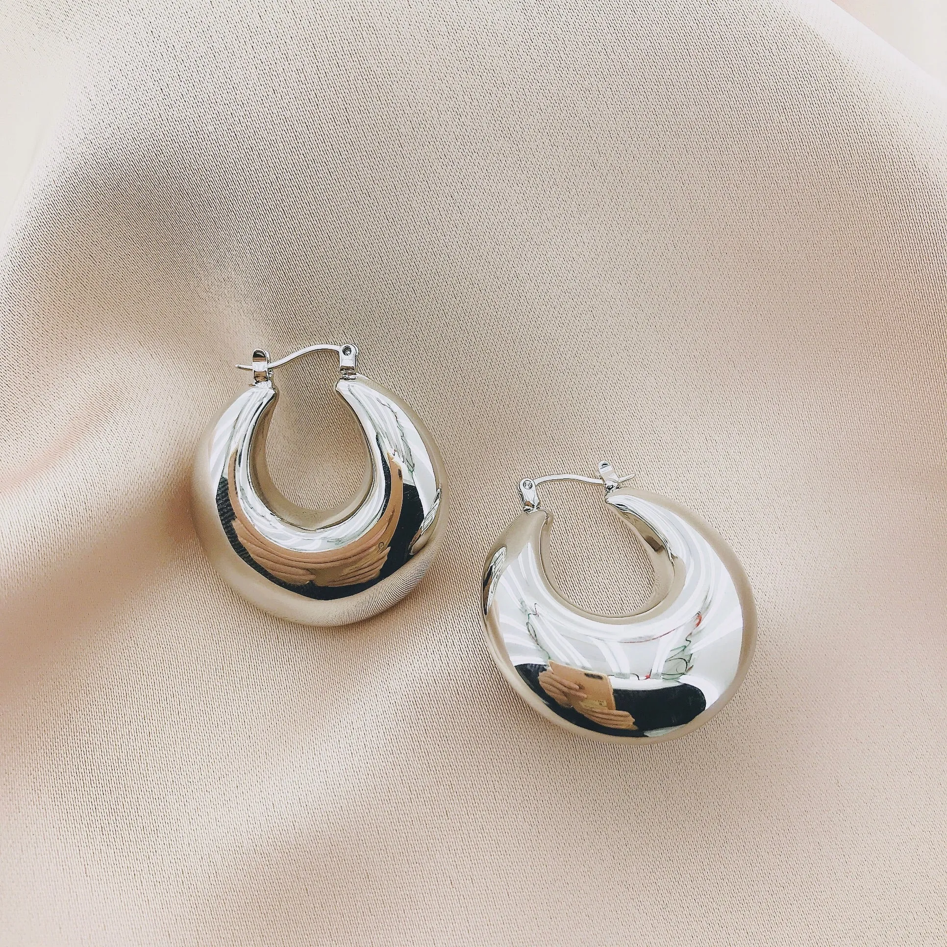 Women's Fashion Hollow Hoop Earring