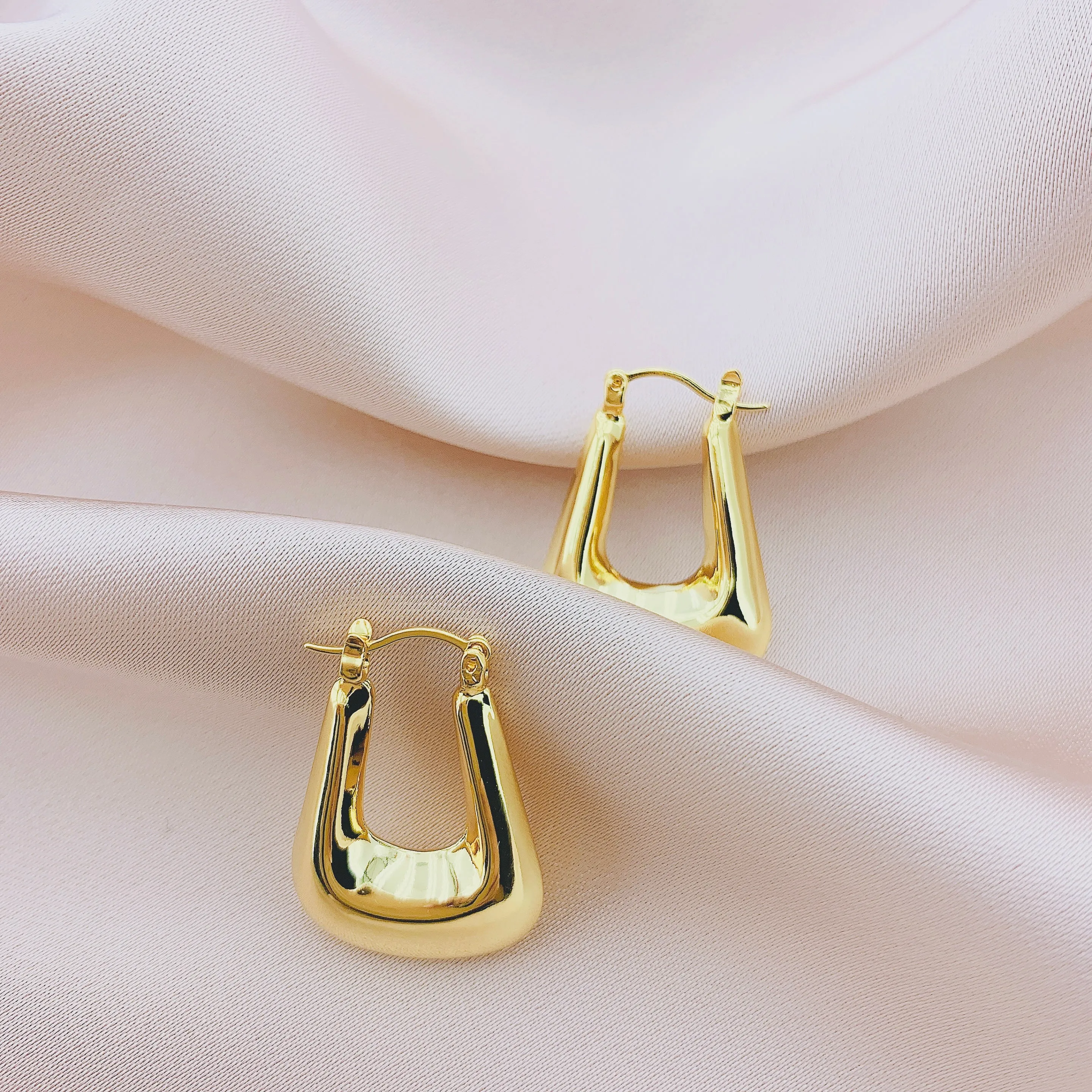 Women's Fashion Hollow Hoop Earring